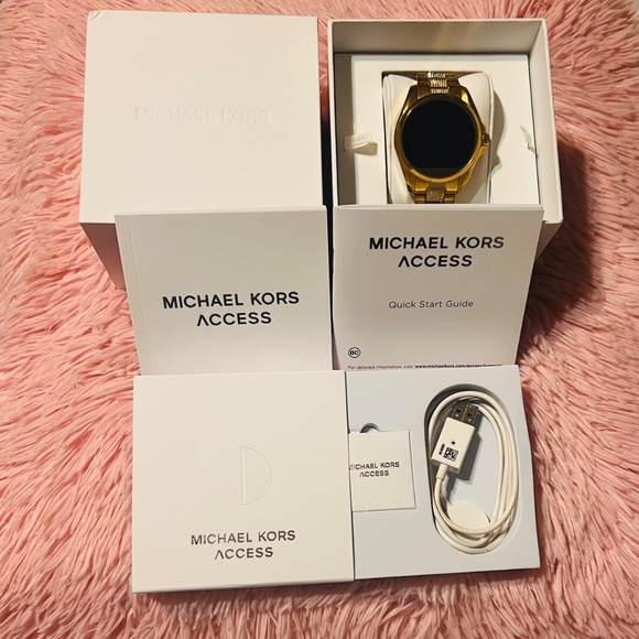 Stunning Michael Kors Gold Smartwatch - Picture 2 of 2